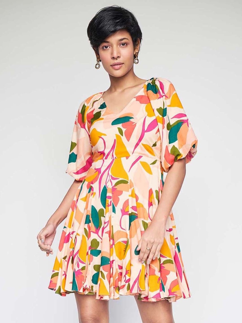 AND DRESS V-Neck Floral Print Puff Sleeve Dress in Peach Pink